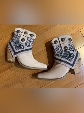 NEW  Dingo Suede Western Ankle Boots with Bandana Wrap